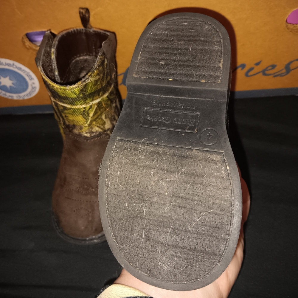 Toddler boy size 4, brown faux suede boots - Picture 3 of 3